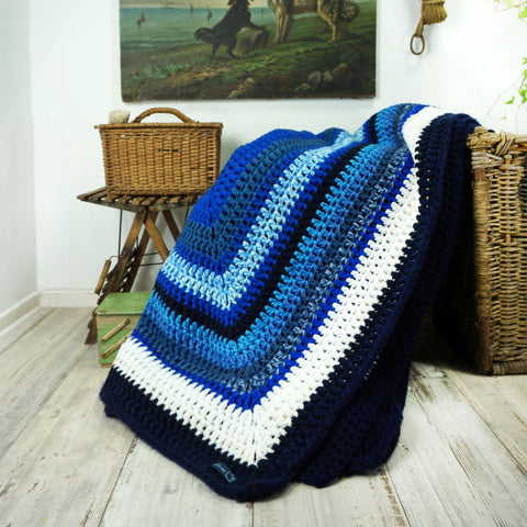King-size hand crafted blue white cuddle BLANKET 'CRETE' by CUDDLSNUGS
